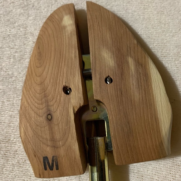 Vintage Johnston & Murphy Cedar Wooden Shoe Stays set of 4 sz Med - Picture 4 of 4